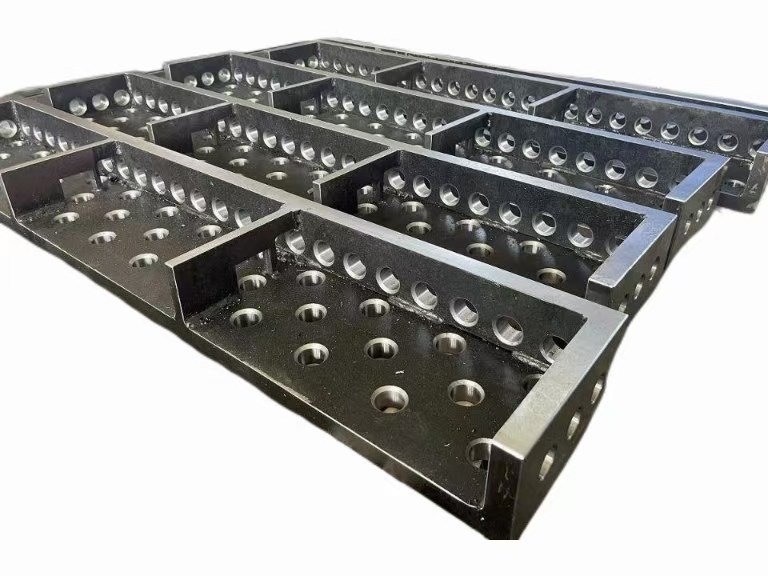 Mis on tõesti parim keevituslaua terasest või malmist